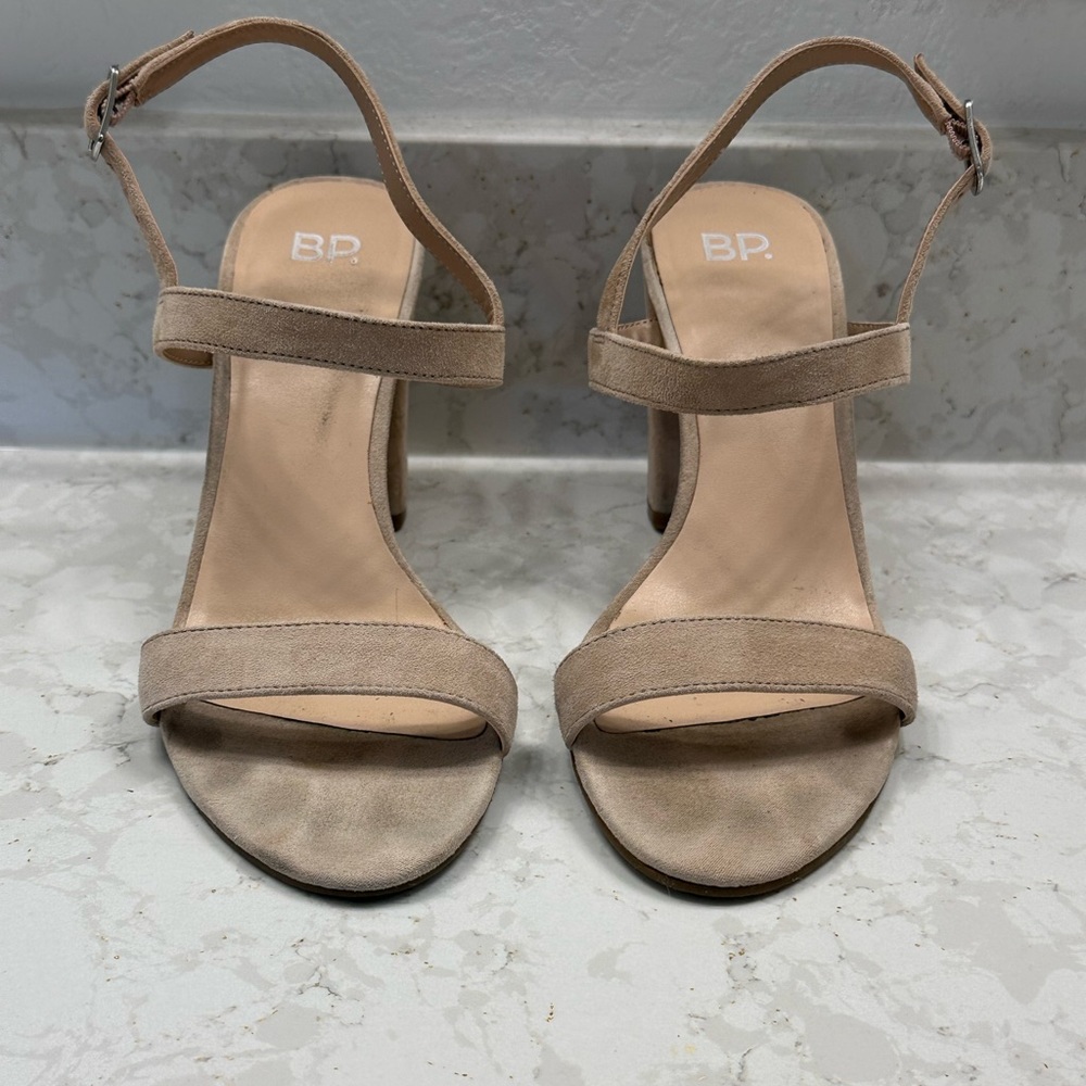 BP Lula-Lea sandal in size 7.5 tan/cream